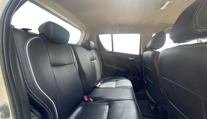 2016 Maruti Swift VXI O, Petrol, Manual, 1,08,803 km, Right Side Rear Door Cabin