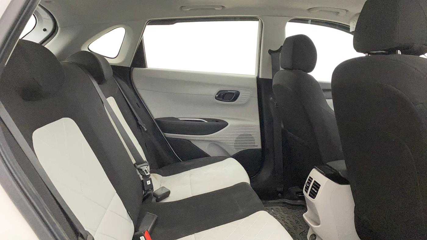 2024 Hyundai NEW I20 ASTA 1.2 MT, Petrol, Manual, 11,486 km, Right Side Rear Door Cabin