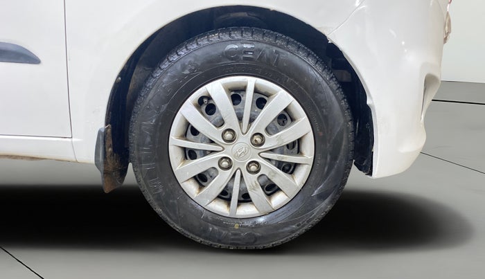 2016 Hyundai i10 SPORTZ 1.1, CNG, Manual, 64,201 km, Right Front Wheel