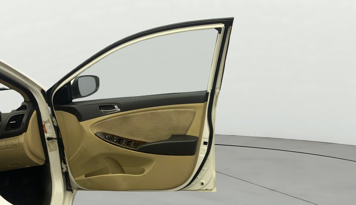 2014 Hyundai Verna FLUIDIC 1.6 VTVT EX, Petrol, Manual, 1,05,898 km, RHS Front Door