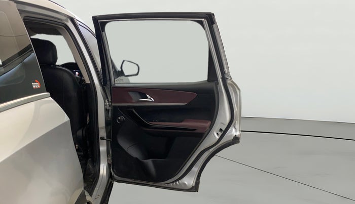 2023 Mahindra XUV700 AX 5 D MT 7 STR, Diesel, Manual, 52,057 km, RHS Rear Door