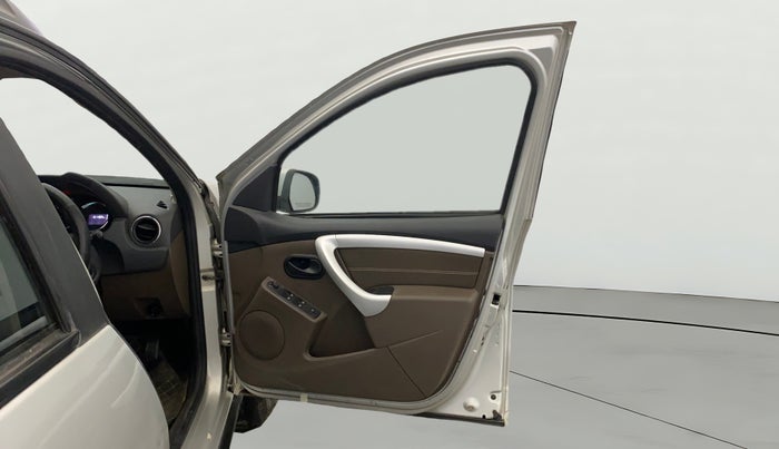 2017 Renault Duster RXE 1.6 PETROL, Petrol, Manual, 61,158 km, RHS Front Door