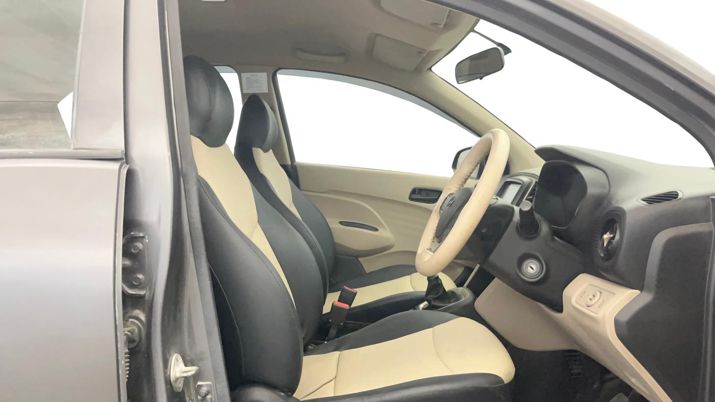 2021 Hyundai NEW SANTRO SPORTZ EXECUTIVE MT CNG, CNG, Manual, 52,384 km, Right Side Front Door Cabin