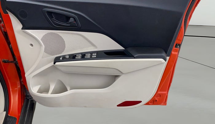 2019 Mahindra XUV300 W6 1.2 PETROL, Petrol, Manual, 86,895 km, Driver Side Door Panels Control