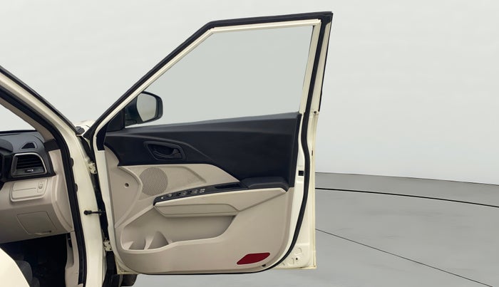 2019 Mahindra XUV300 W6 1.5 DIESEL, Diesel, Manual, 66,858 km, RHS Front Door