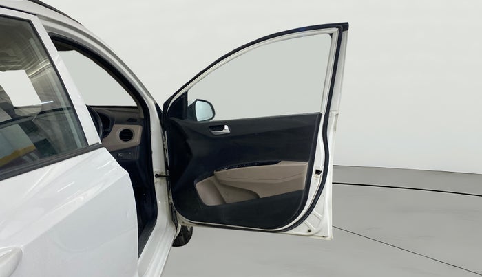 2016 Hyundai Grand i10 SPORTZ 1.2 KAPPA VTVT, CNG, Manual, 83,573 km, RHS Front Door