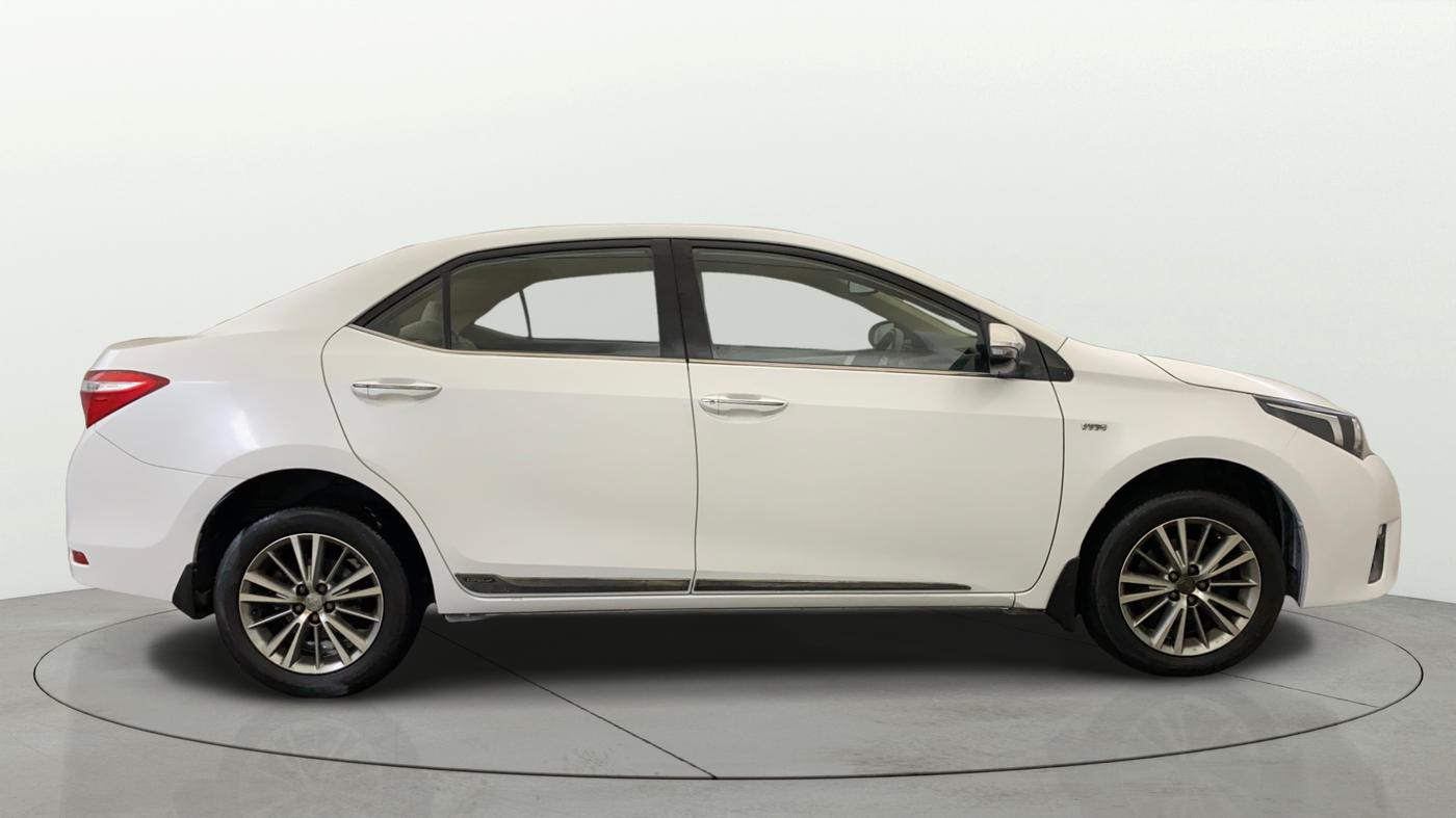 2015 Toyota Corolla Altis VL CVT PETROL, Petrol, Automatic, 1,12,439 km, Right Side View