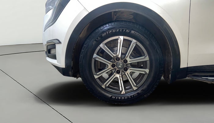 2021 Mahindra XUV700 AX 7 LUXURY P AT 7 STR, Petrol, Automatic, 59,814 km, Left Front Wheel