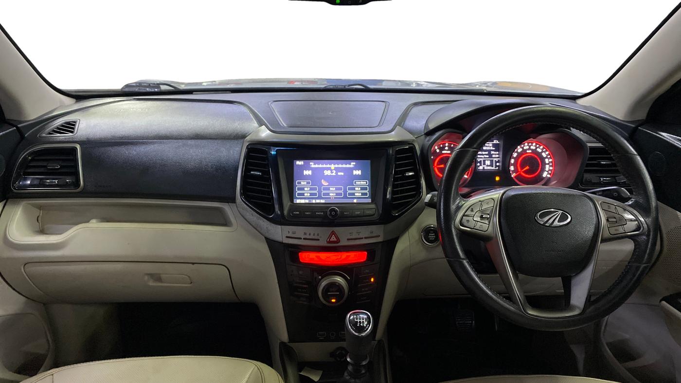 2019 Mahindra XUV300 W8 (O) 1.2 PETROL, Petrol, Manual, 80,379 km, Dashboard