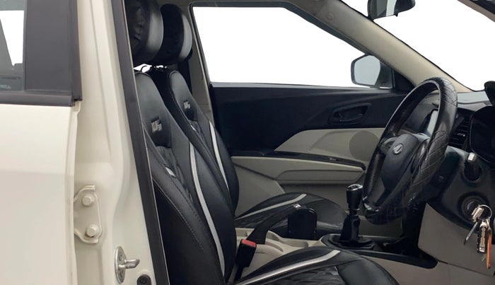 2022 Mahindra XUV300 W6 1.2 PETROL, Petrol, Manual, 41,291 km, Right Side Front Door Cabin