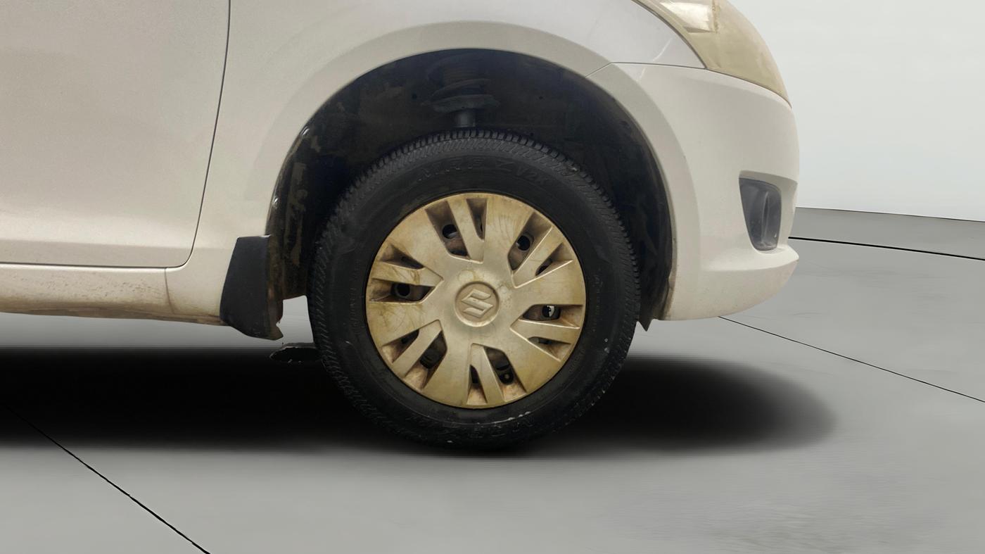 2013 Maruti Swift VXI, Petrol, Manual, 1,25,352 km, Right Front Wheel