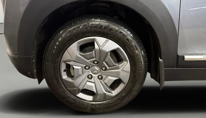 2024 Mahindra XUV 3XO MX3 Pro 1.2 L TCMPFi, Petrol, Manual, 17,317 km, Left Front Wheel