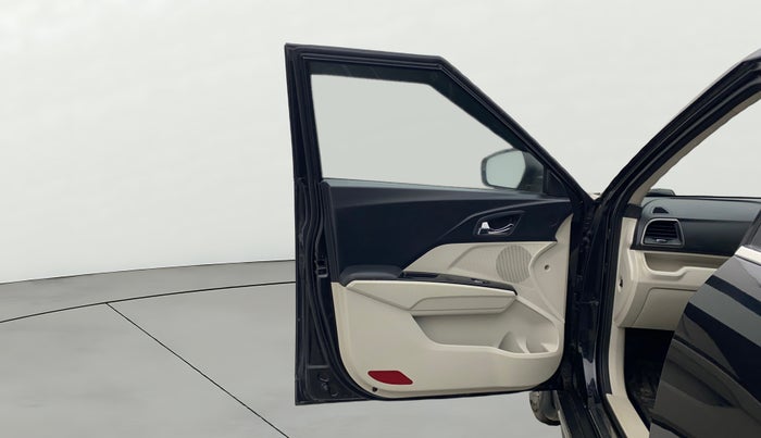 2022 Mahindra XUV300 W8 (O) 1.5 DIESEL, Diesel, Manual, 23,722 km, LHS Front Door