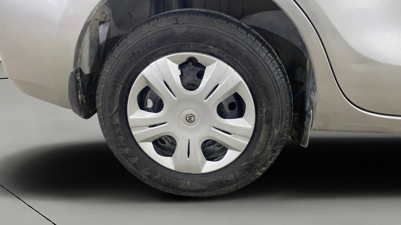 2021 Maruti Dzire VXI, Petrol, Manual, 1,37,911 km, Right Rear Wheel