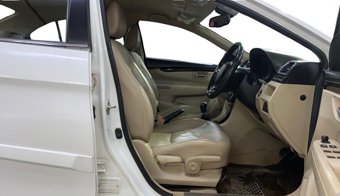 2017 Maruti Ciaz ZXI+, Petrol, Manual, 89,139 km, Right Side Front Door Cabin