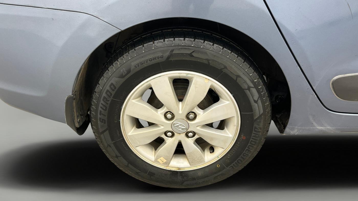 2014 Hyundai Xcent S AT 1.2 (O), Petrol, Automatic, 53,698 km, Right Rear Wheel