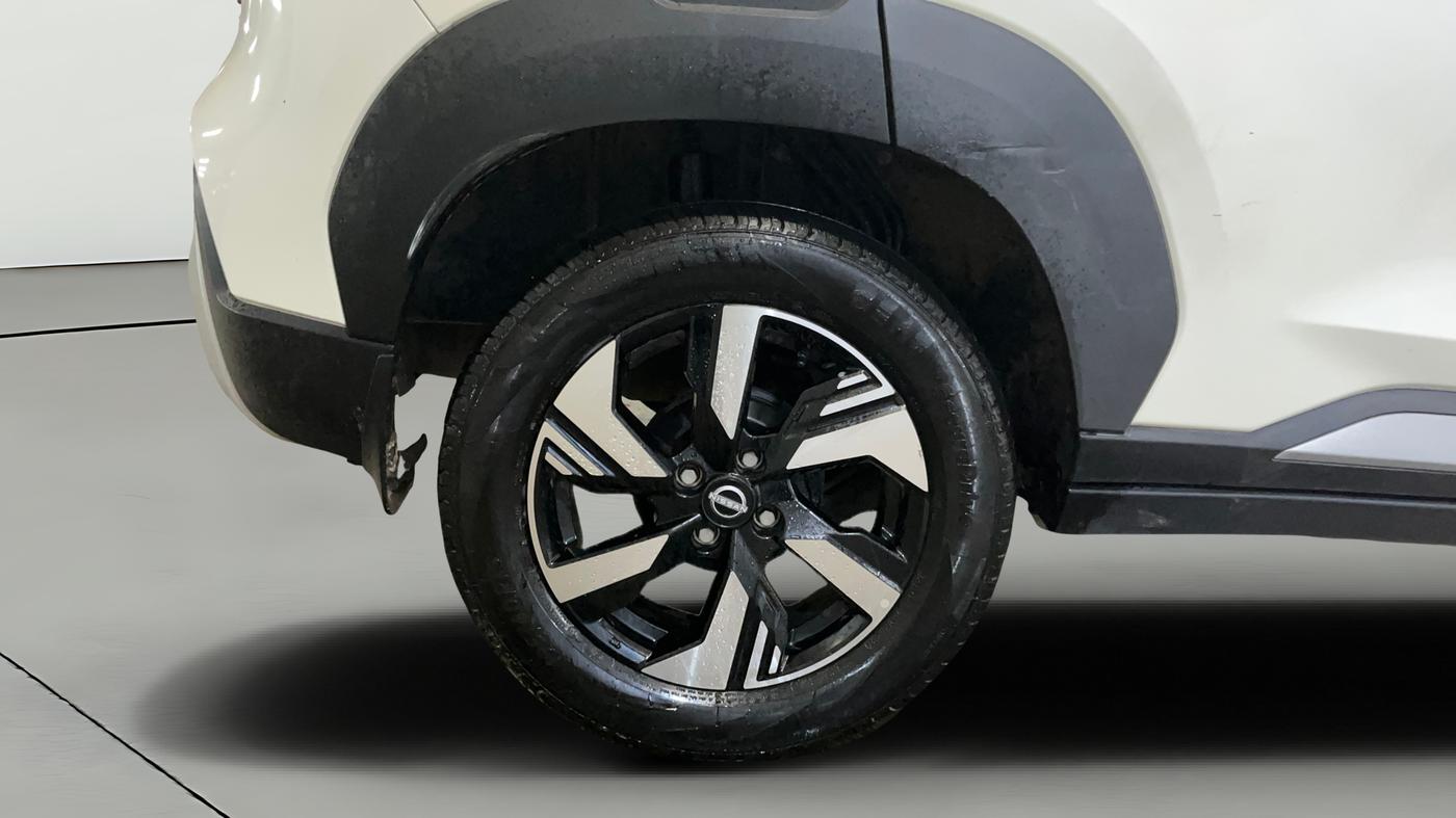 2025 Nissan MAGNITE N-Connecta B4D 1.0 Petrol AMT, Petrol, Automatic, 9,435 km, Right Rear Wheel