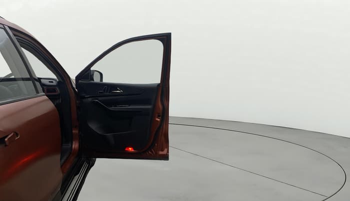 2024 Mahindra XUV700 AX 7 LUXURY P AT 7 STR, Petrol, Automatic, 28,763 km, RHS Front Door