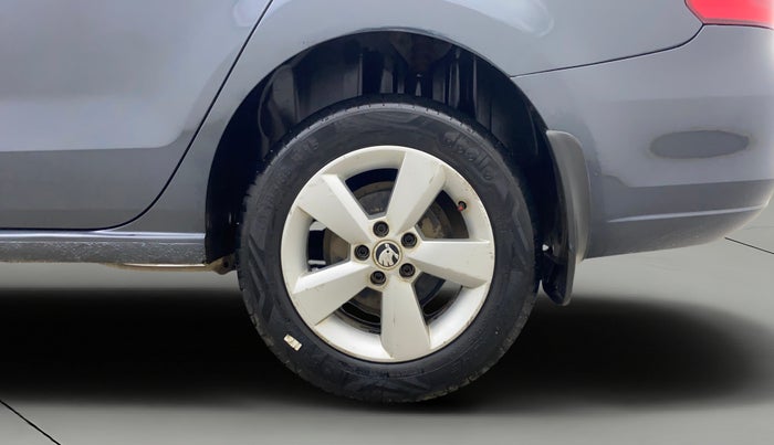 2016 Skoda Rapid 1.6 MPI STYLE PLUS AT, Petrol, Automatic, 87,383 km, Left Rear Wheel