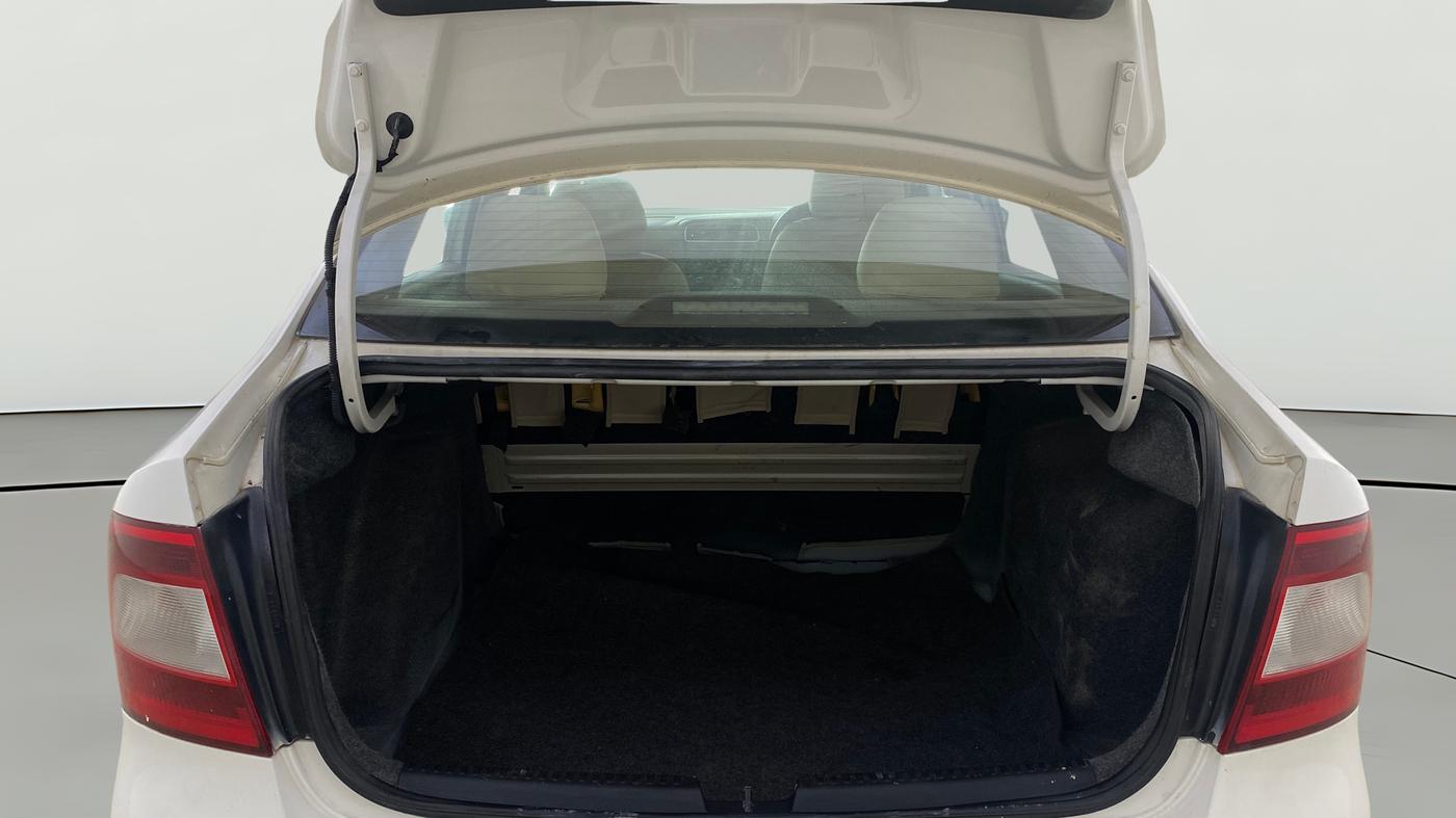 2014 Skoda Rapid AMBITION 1.6 MPI AT PLUS, Petrol, Automatic, 50,687 km, Boot Open Zoomed View