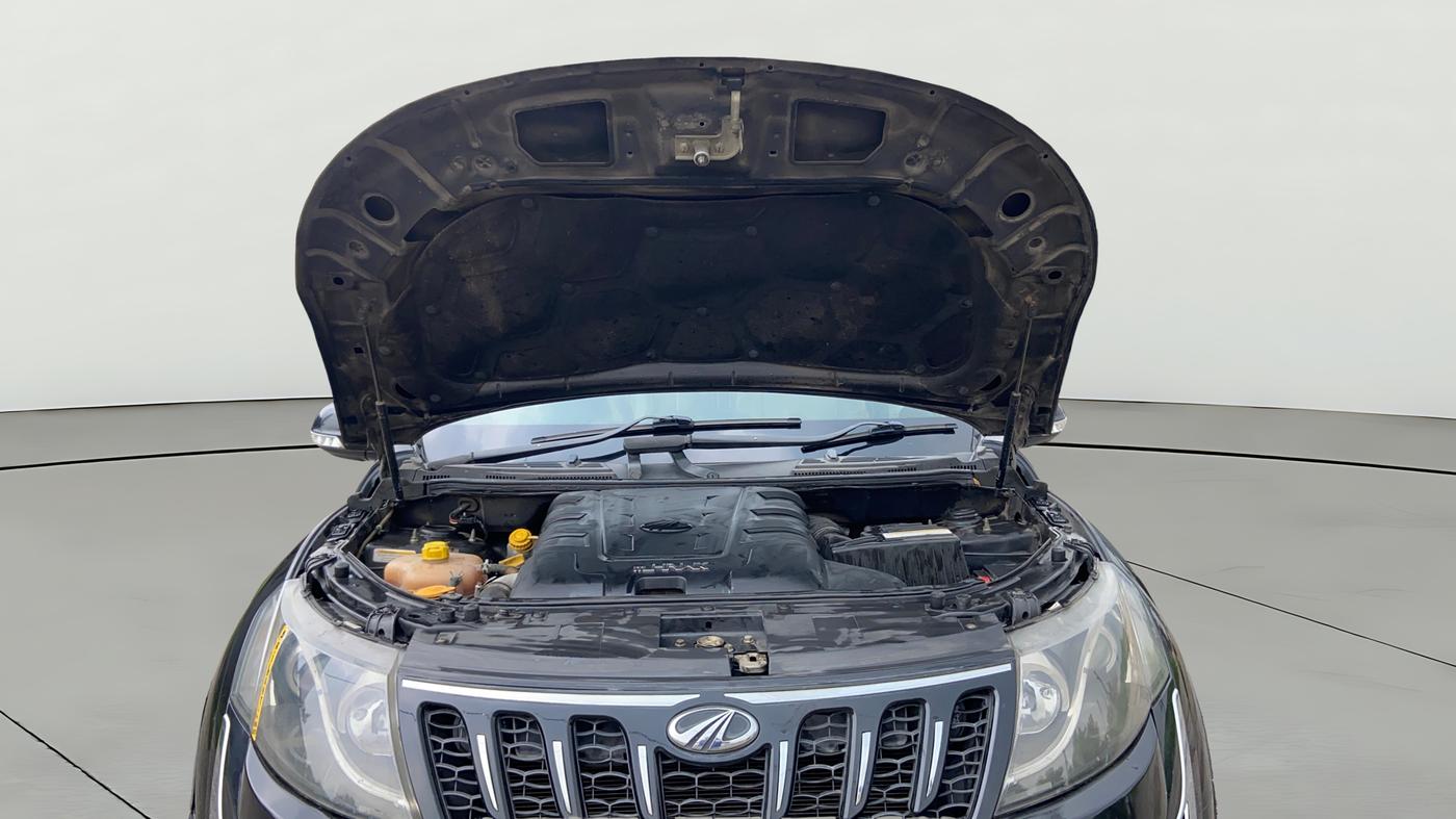 2018 Mahindra XUV500 W10, Diesel, Manual, 77,573 km, Open Bonet