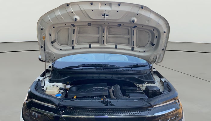 2022 KIA CARENS LUXURY PLUS 1.4 PETROL 7 STR, Petrol, Manual, 25,165 km, Open Bonet