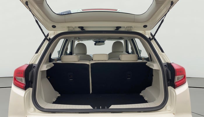 2023 Mahindra XUV300 W8 (O) 1.5 DIESEL AMT, Diesel, Automatic, 25,849 km, Boot Open Zoomed View