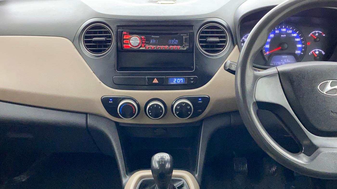 2015 Hyundai Xcent BASE 1.1, Diesel, Manual, 1,18,069 km, Air Conditioner