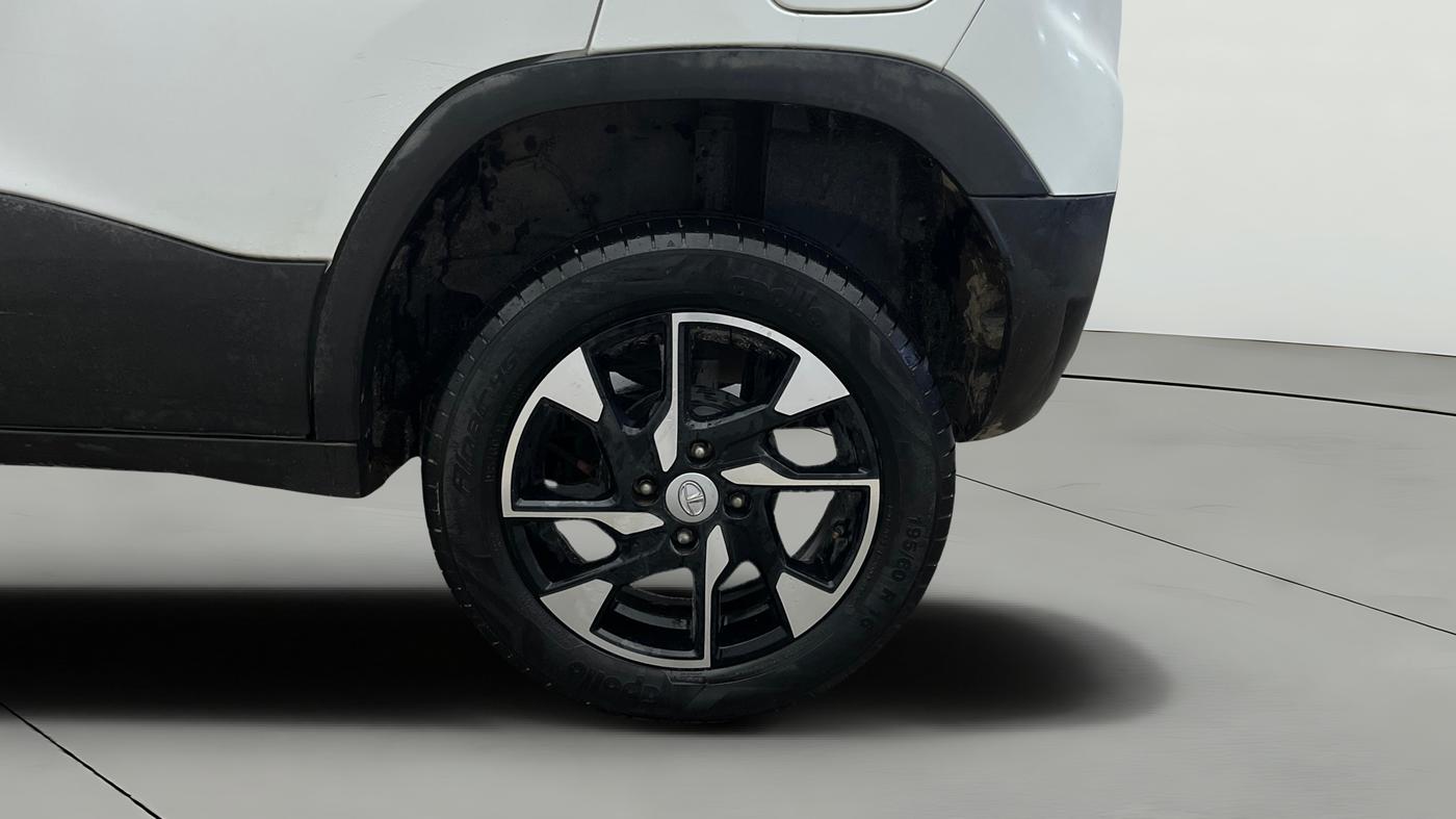 2023 Tata PUNCH CREATIVE  MT, Petrol, Manual, 15,089 km, Left Rear Wheel
