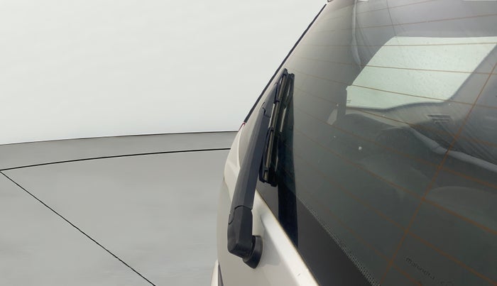 2015 Mahindra XUV500 W6, Diesel, Manual, 1,33,678 km, Rear Wiper