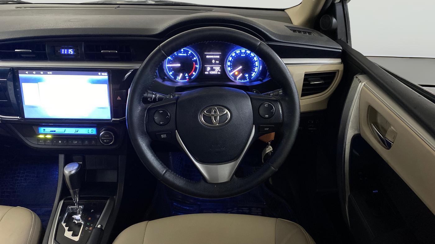 2015 Toyota Corolla Altis G CVT PETROL, Petrol, Automatic, 1,08,835 km, Steering Wheel Close Up