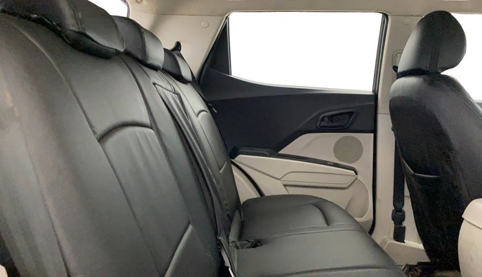 2019 Mahindra XUV300 W6 1.2 PETROL, Petrol, Manual, 67,763 km, Right Side Rear Door Cabin