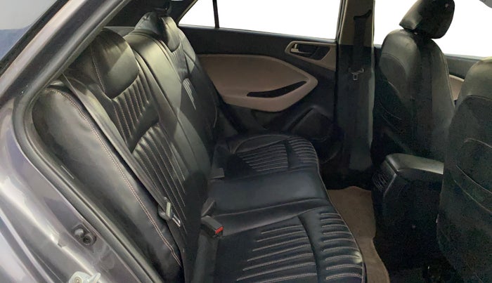 2016 Hyundai Elite i20 MAGNA 1.2, CNG, Manual, 61,101 km, Right Side Rear Door Cabin