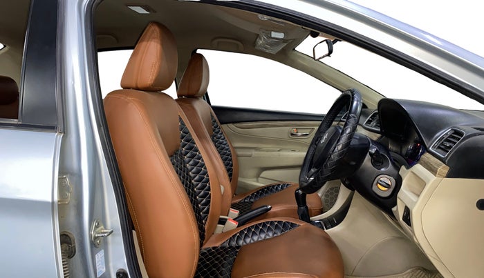 2023 Maruti Ciaz DELTA 1.5 SHVS MT PETROL, Petrol, Manual, 46,620 km, Right Side Front Door Cabin