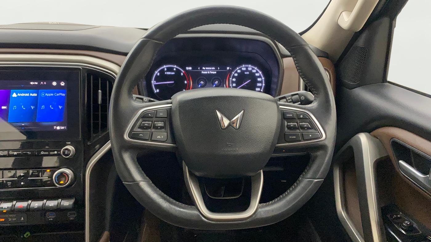 2022 Mahindra SCORPIO-N Z8 L DIESEL AT 2WD 7 STR, Diesel, Automatic, 78,037 km, Steering Wheel Close Up