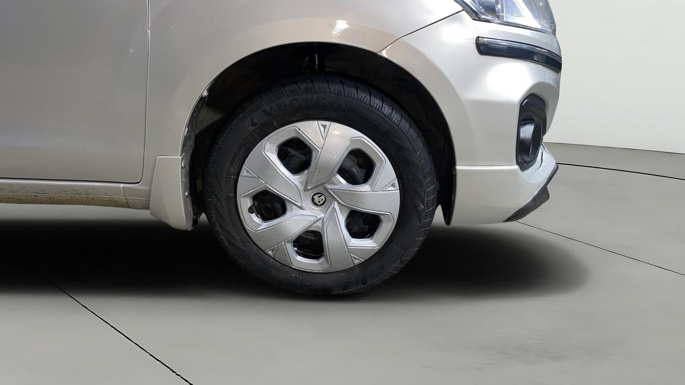 2017 Maruti Ertiga VXI, Petrol, Manual, 34,899 km, Right Front Wheel