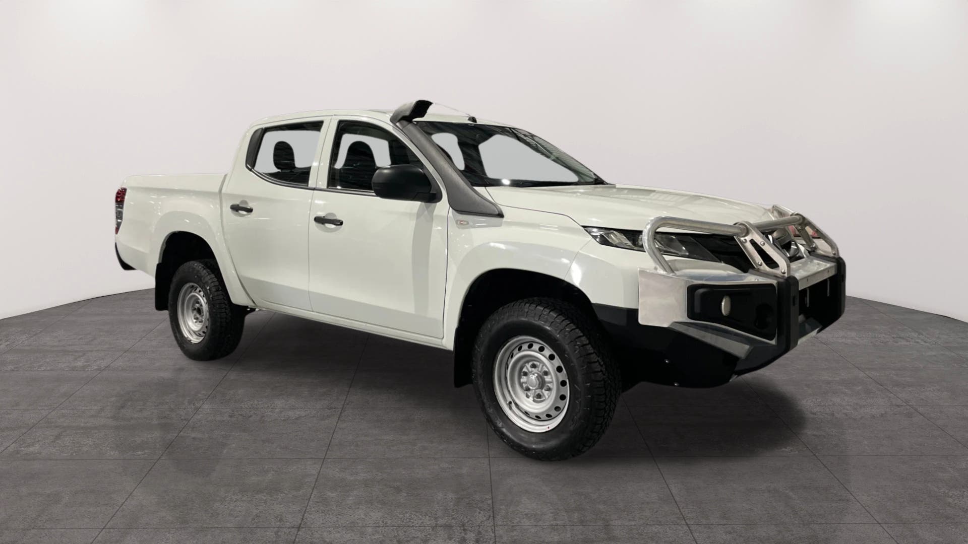 Mitsubishi Triton image