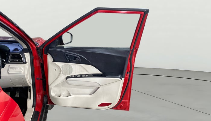 2020 Mahindra XUV300 W6 1.2 PETROL, Petrol, Manual, 33,270 km, RHS Front Door