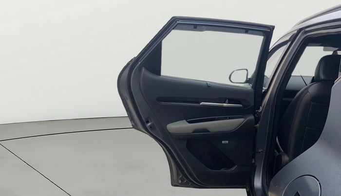 2022 KIA SONET X LINE 1.5 AT, Diesel, Automatic, 63,992 km, LHS Rear Door