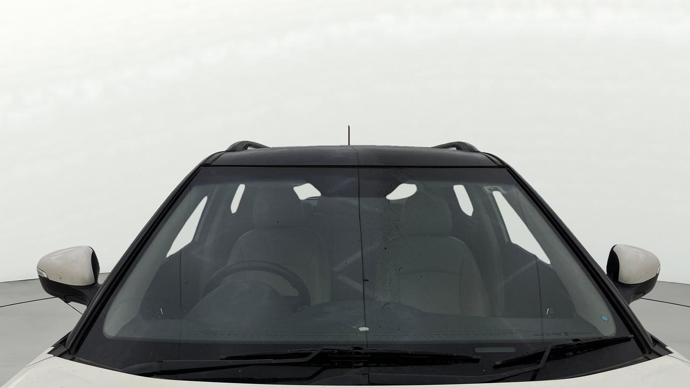 2023 Mahindra XUV300 W8 (O) 1.5 DIESEL AMT, Diesel, Automatic, 65,618 km, Front Windshield