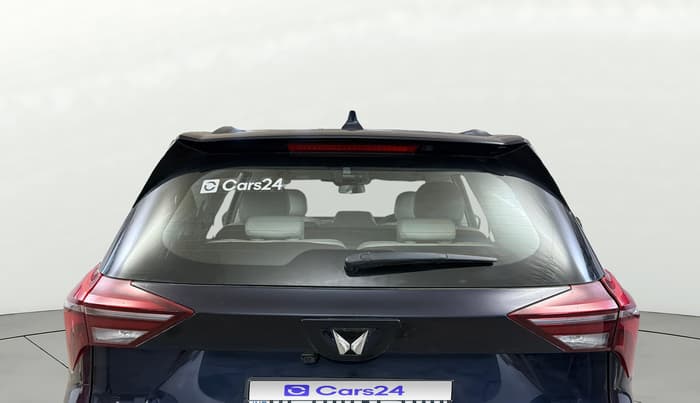 2025 Mahindra XUV700 AX 7 P MT 7 STR, Petrol, Manual, 6,361 km, Rear Windshield