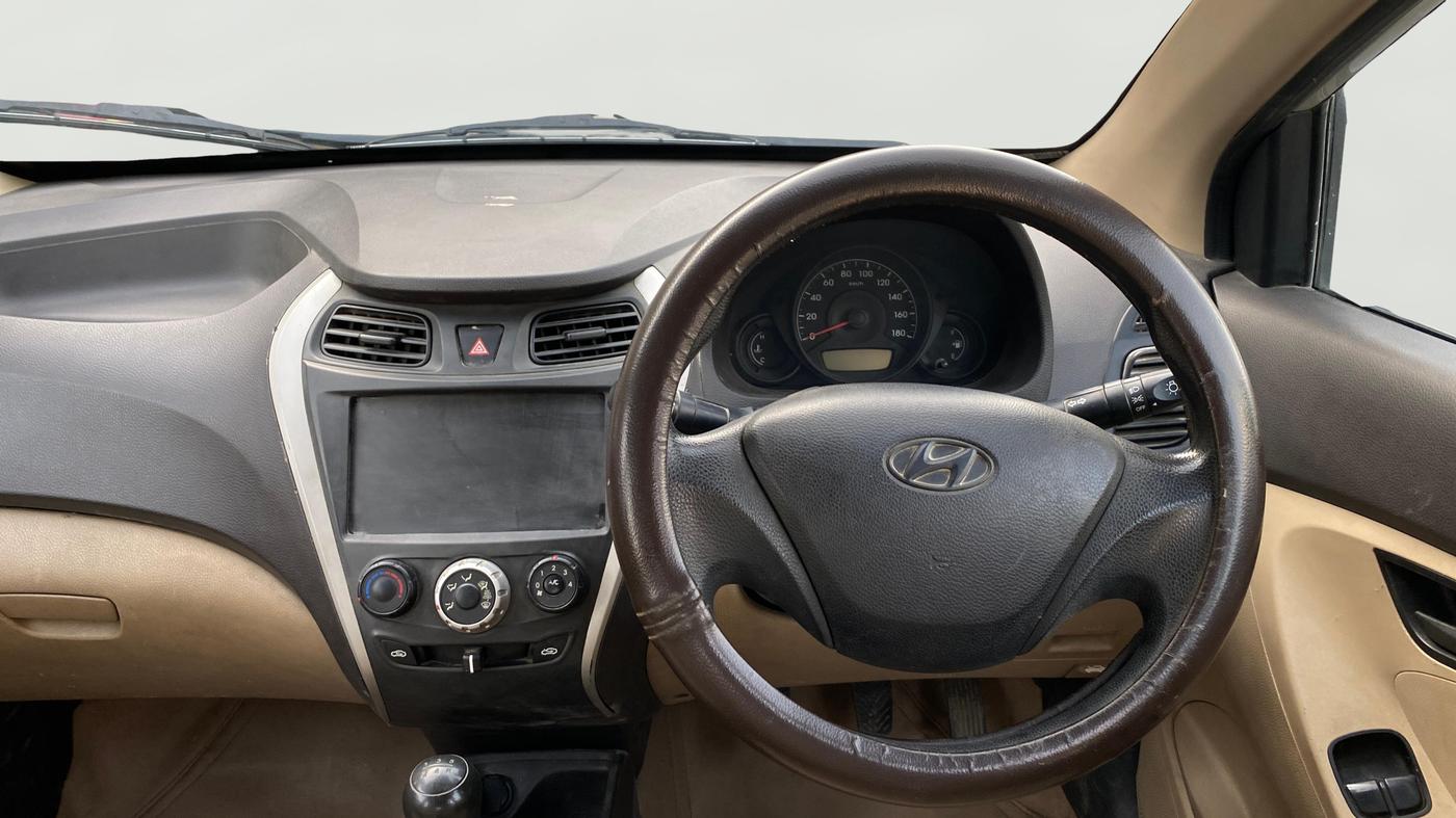 2017 Hyundai Eon ERA +, Petrol, Manual, 70,339 km, Steering Wheel Close Up