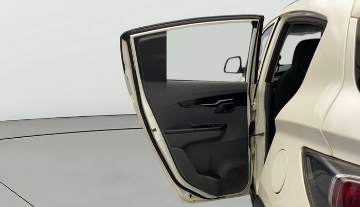 2018 Mahindra KUV 100 NXT K4+ P 6 STR, Petrol, Manual, 22,715 km, LHS Rear Door