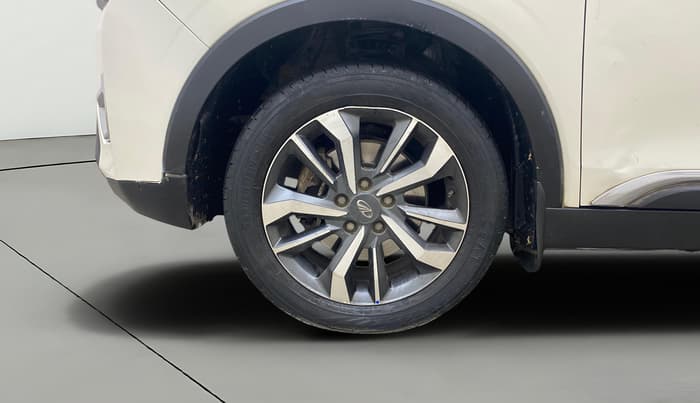 2021 Mahindra XUV300 W8 (O) 1.5 DIESEL, Diesel, Manual, 1,20,642 km, Left Front Wheel