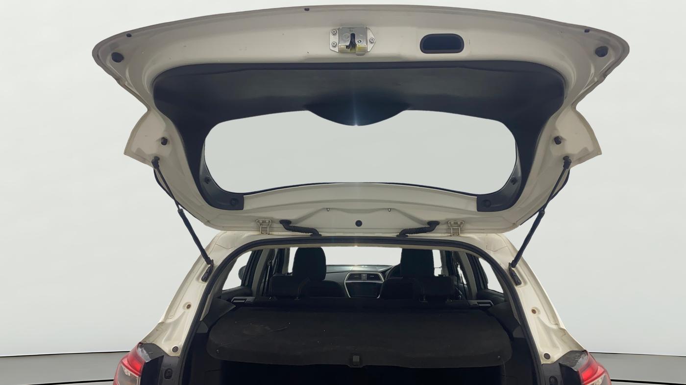2015 Maruti S Cross ZETA 1.6, Diesel, Manual, 1,24,371 km, Boot Door Open