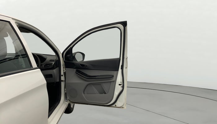 2022 Tata Tiago XT CNG, CNG, Manual, 50,251 km, RHS Front Door