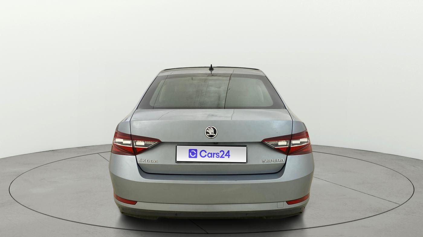 2018 Skoda Superb L&K 1.8 TSI AT, Petrol, Automatic, 70,106 km, Back/Rear
