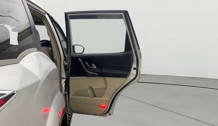 2015 Mahindra XUV500 W10, Diesel, Manual, 83,012 km, RHS Rear Door