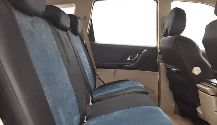 2015 Mahindra XUV500 W8, Diesel, Manual, 86,787 km, Right Side Rear Door Cabin