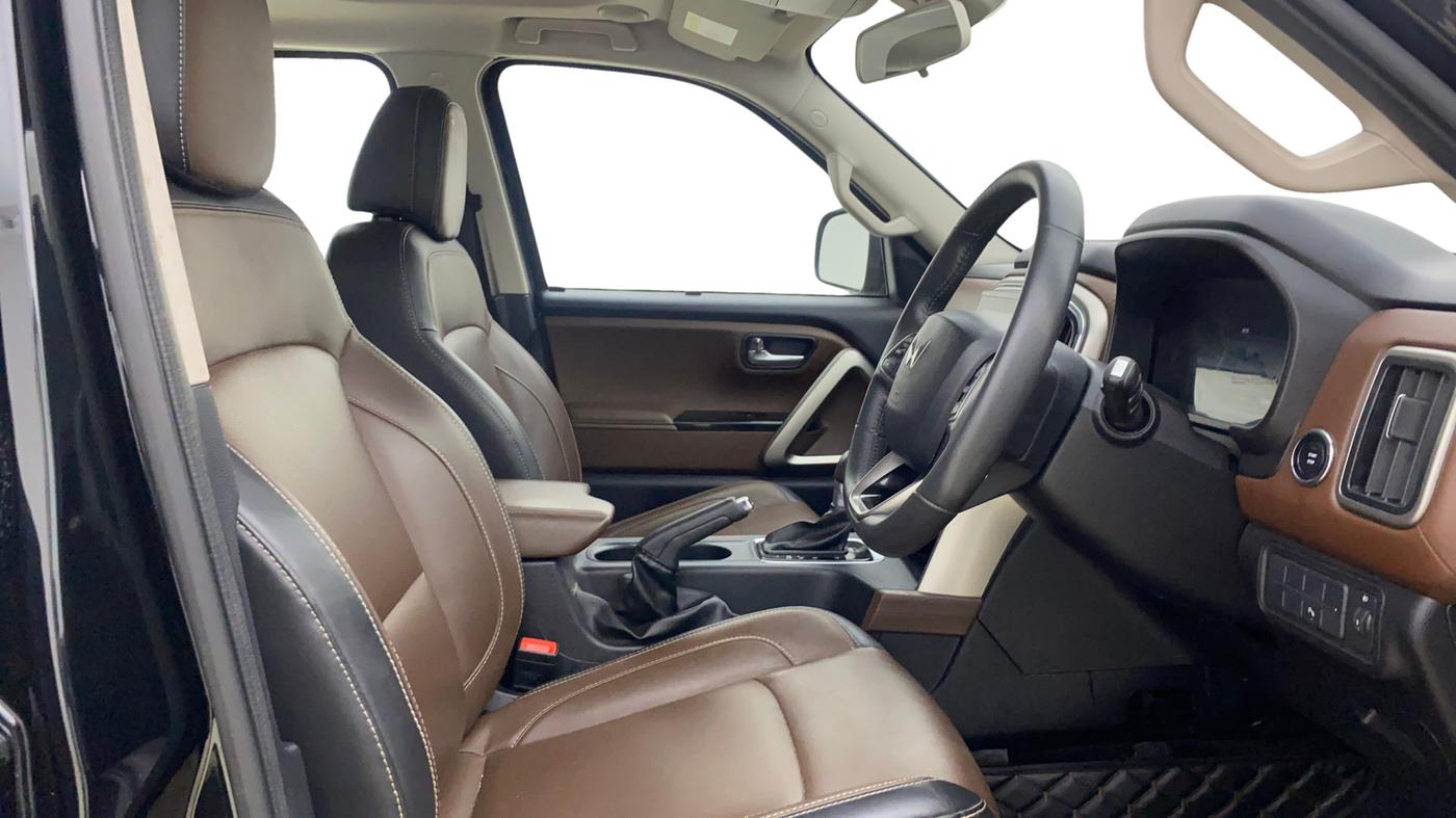 2023 Mahindra SCORPIO-N Z8 L DIESEL AT 2WD 7 STR, Diesel, Automatic, 57,379 km, Right Side Front Door Cabin